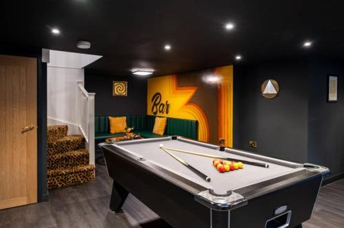 Ultimate Glam, Vintage Central Pad. Cool 70S Bar. 본머스 외부 사진