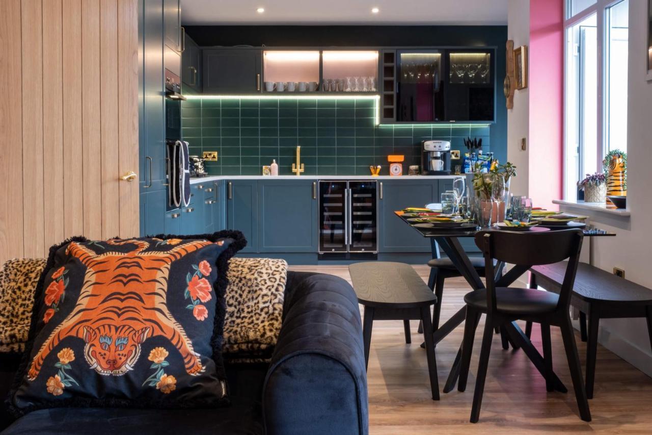 Ultimate Glam, Vintage Central Pad. Cool 70S Bar. 본머스 외부 사진