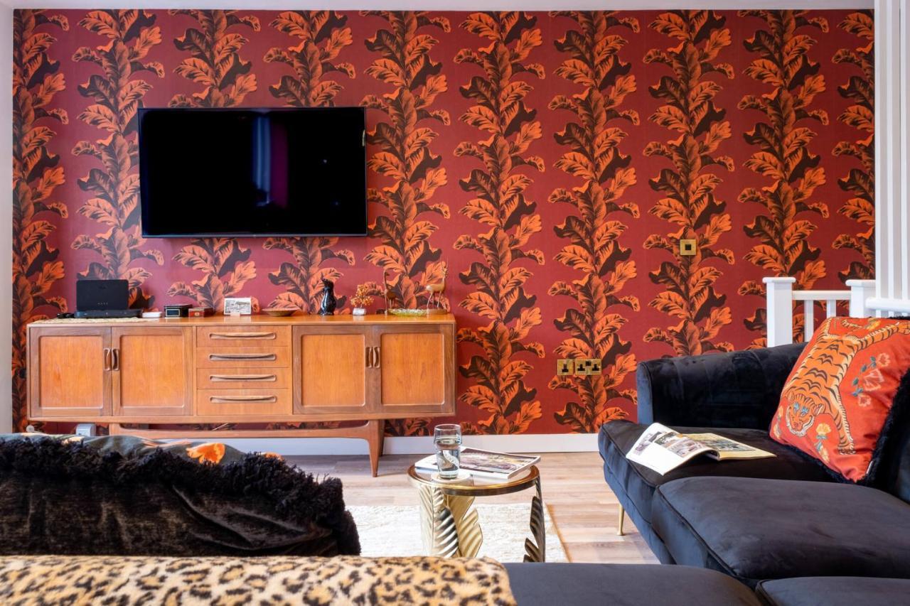 Ultimate Glam, Vintage Central Pad. Cool 70S Bar. 본머스 외부 사진